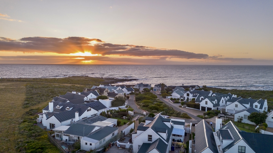 4 Bedroom Property for Sale in Grotto Bay Western Cape
